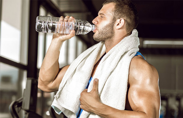 Uống nước đúng cách khi tập gym