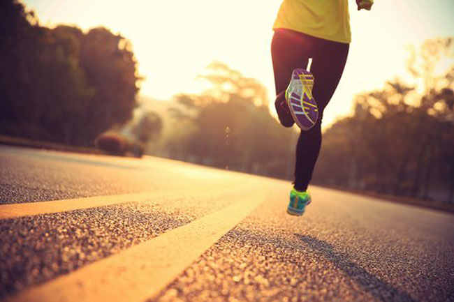 Chạy bộ bao lâu thì giảm cân ? Lịch chạy bộ giảm cân trong 1 tháng