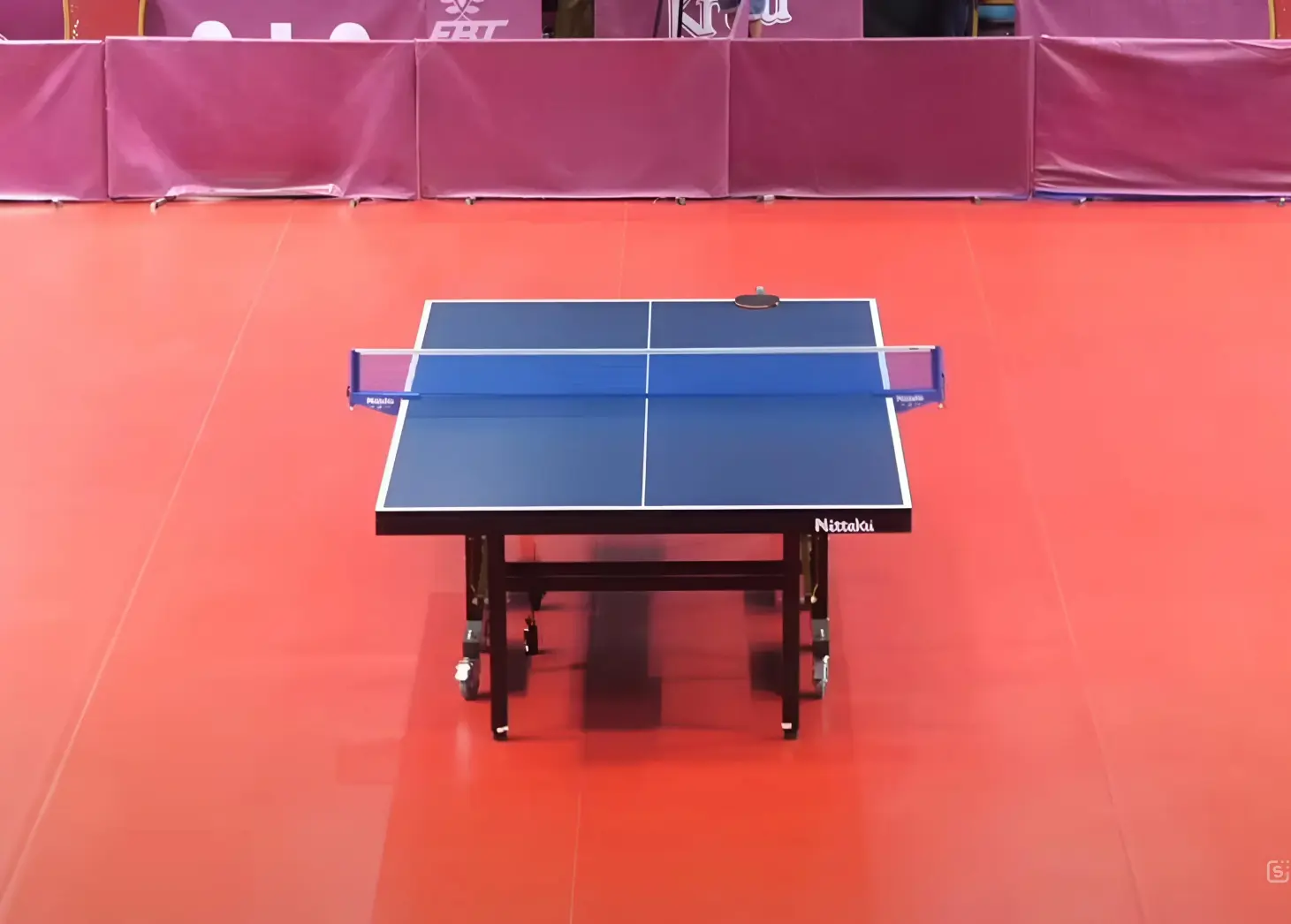 bàn bóng bàn thi đấu