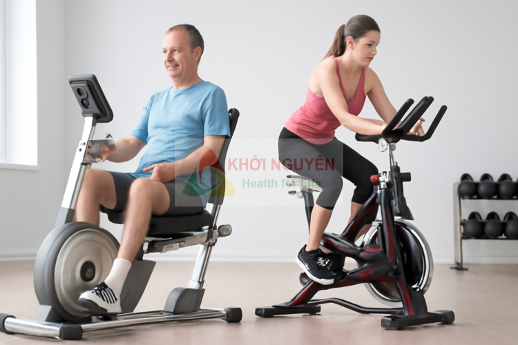 Người sử dụng xe đạp phục hồi chức năng và xe đạp tập thể dục với các mục đích khác nhau.