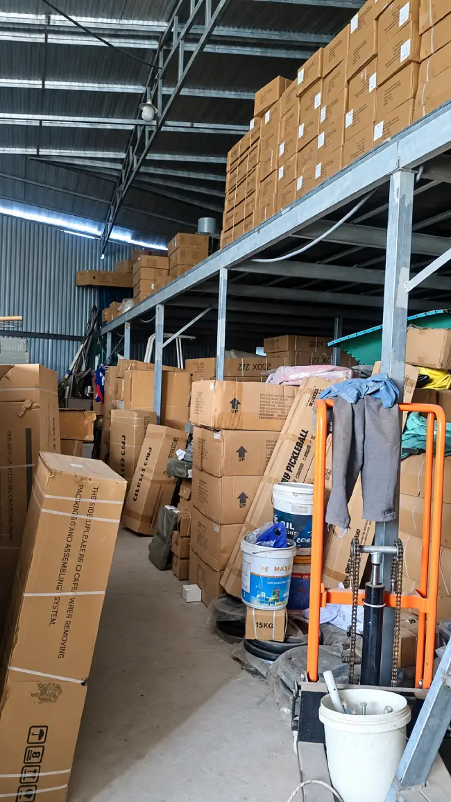 Hàng hóa dụng cụ thể thao đóng thùng tại kho Thể Thao Khởi Nguyên